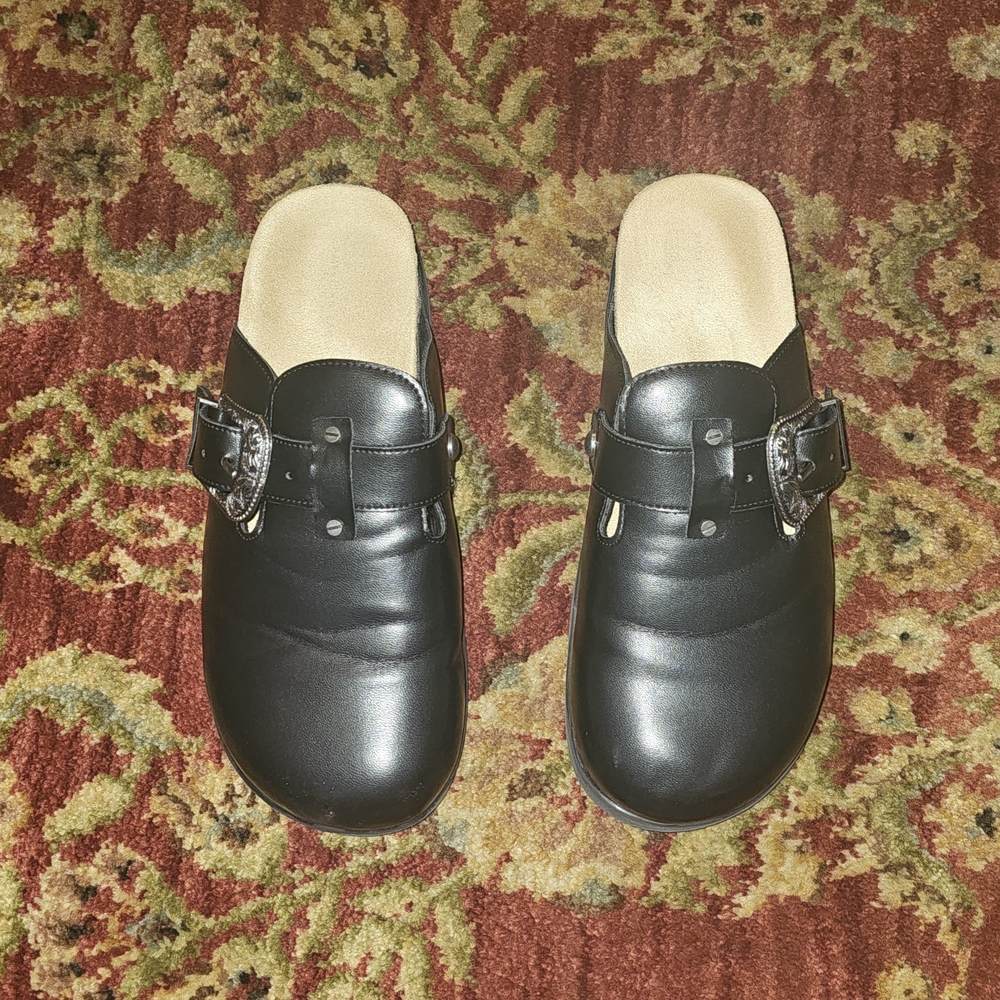 american eagle clogs